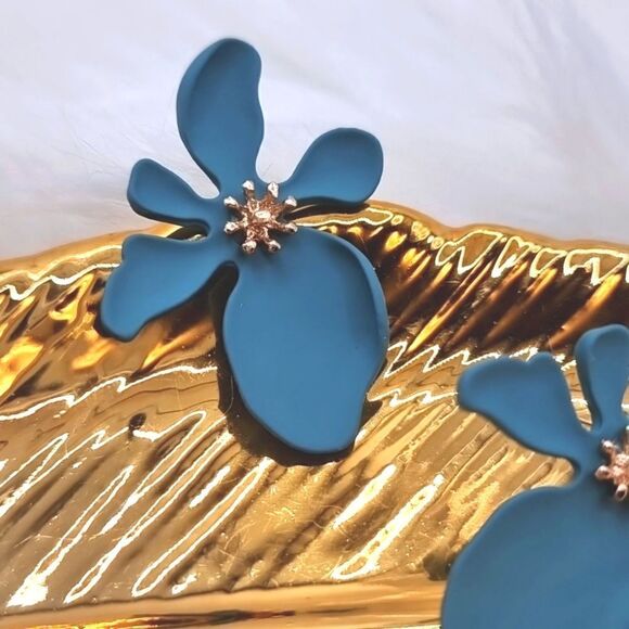 New EYE CANDY tropical flower earrings - Picture 4 of 10